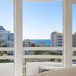 Apartment Stylish Beachfront Escape . Steps To . Wifi Portimão