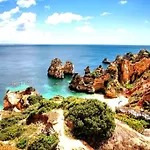 Apartment Stylish Beachfront Escape . Steps To . Wifi