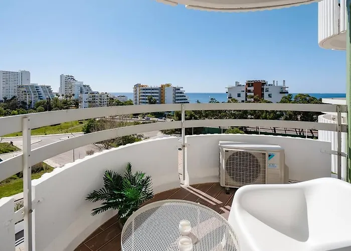 Apartment Stylish Beachfront Escape . Steps To . Wifi