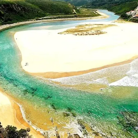 Stylish Beachfront Escape . Steps To . Wifi Apartman Portimão