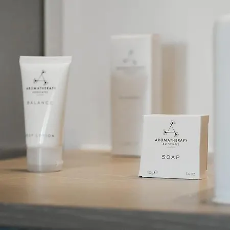 Stylish Beachfront Escape . Steps To . Wifi Appartement Portimão