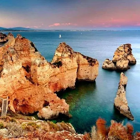 Stylish Beachfront Escape . Steps To . Wifi Apartman