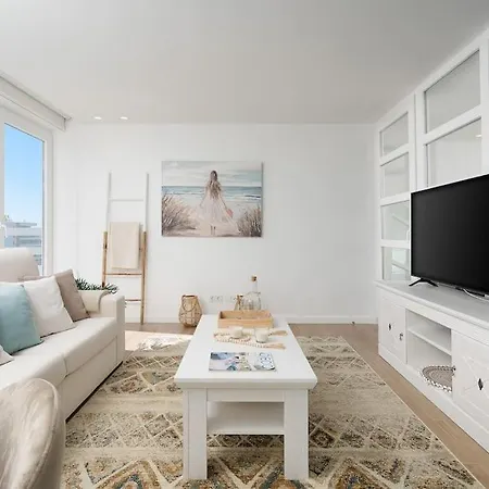 Stylish Beachfront Escape . Steps To . Wifi Portimão