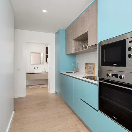 Apartman Stylish Beachfront Escape . Steps To . Wifi *