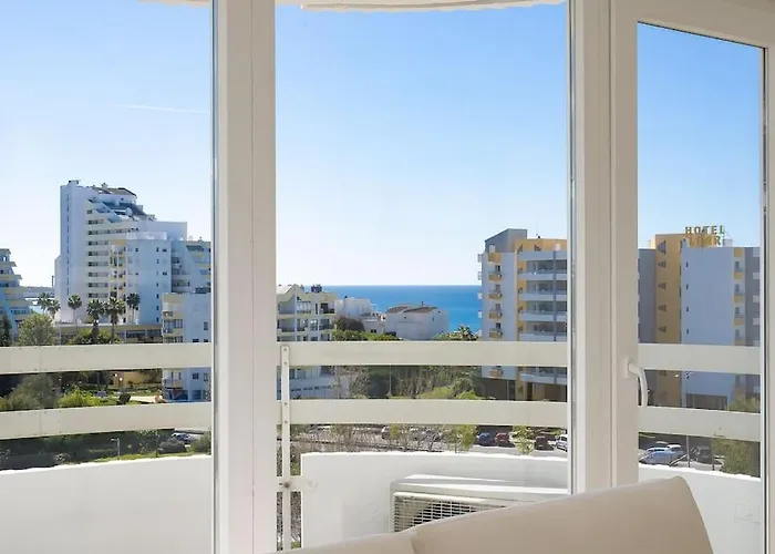 Lägenhet Stylish Beachfront Escape . Steps To . Wifi Portimão