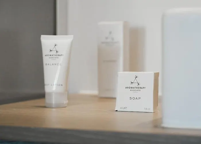 Stylish Beachfront Escape . Steps To . Wifi Lägenhet Portimão