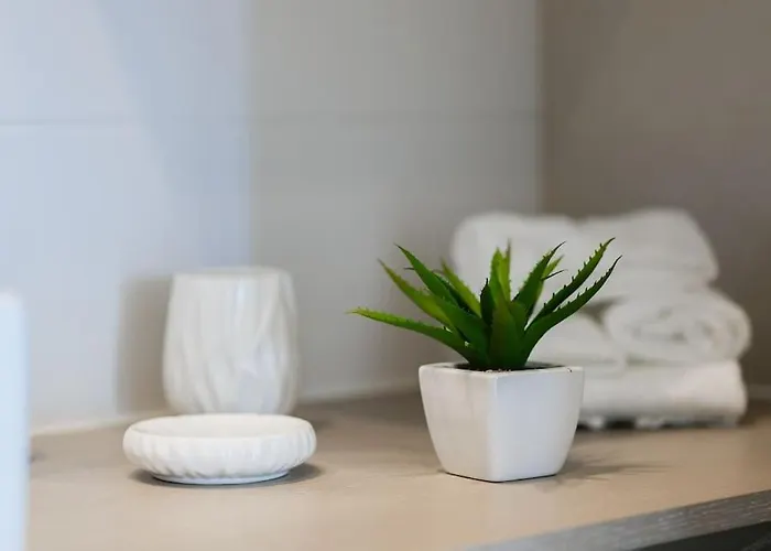 Stylish Beachfront Escape . Steps To . Wifi Portimão