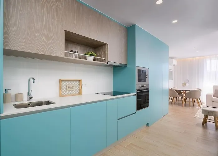 Stylish Beachfront Escape . Steps To . Wifi Portimão