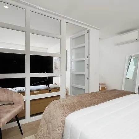 דירה Stylish Beachfront Escape . Steps To . Wifi
