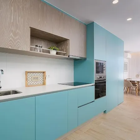 Stylish Beachfront Escape . Steps To . Wifi Portimão