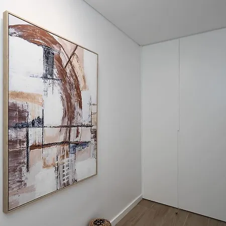 Stylish Beachfront Escape . Steps To . Wifi Appartamento *